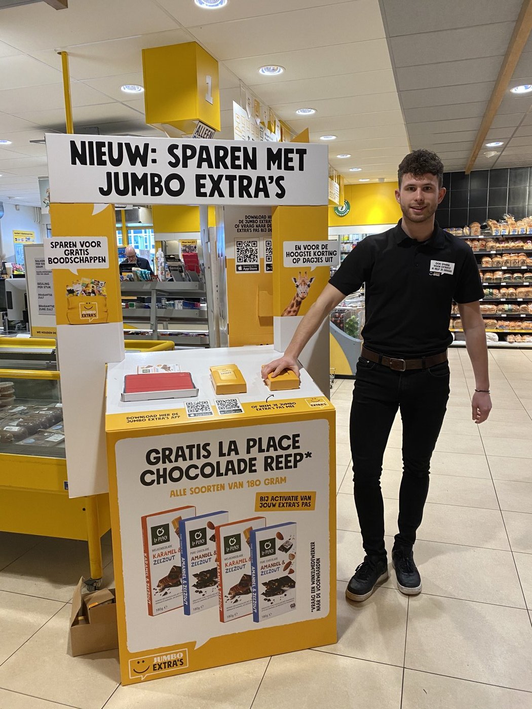 Bij de actiestand in de supermarkt