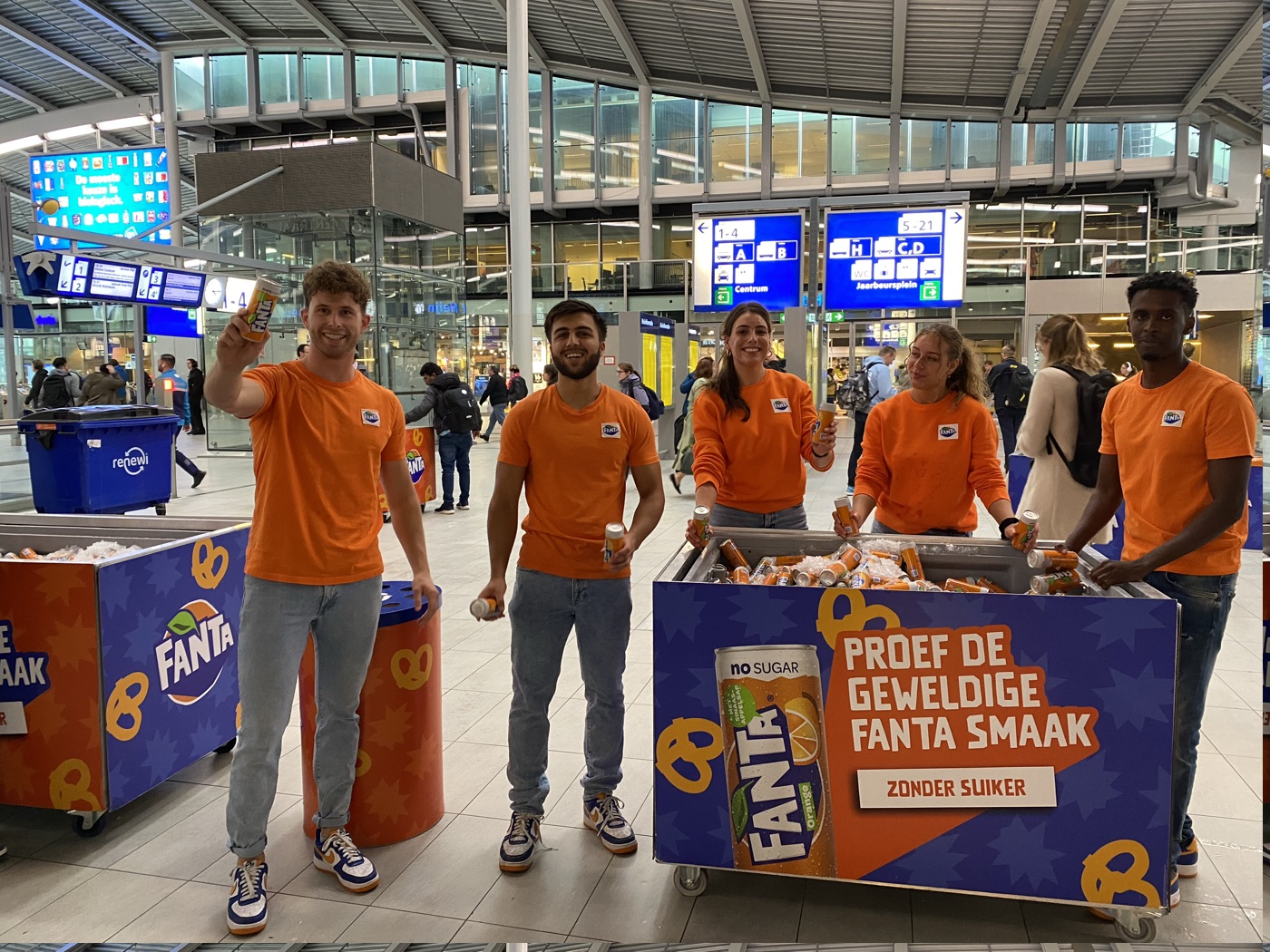 Fanta sampling op Utrecht Centraal