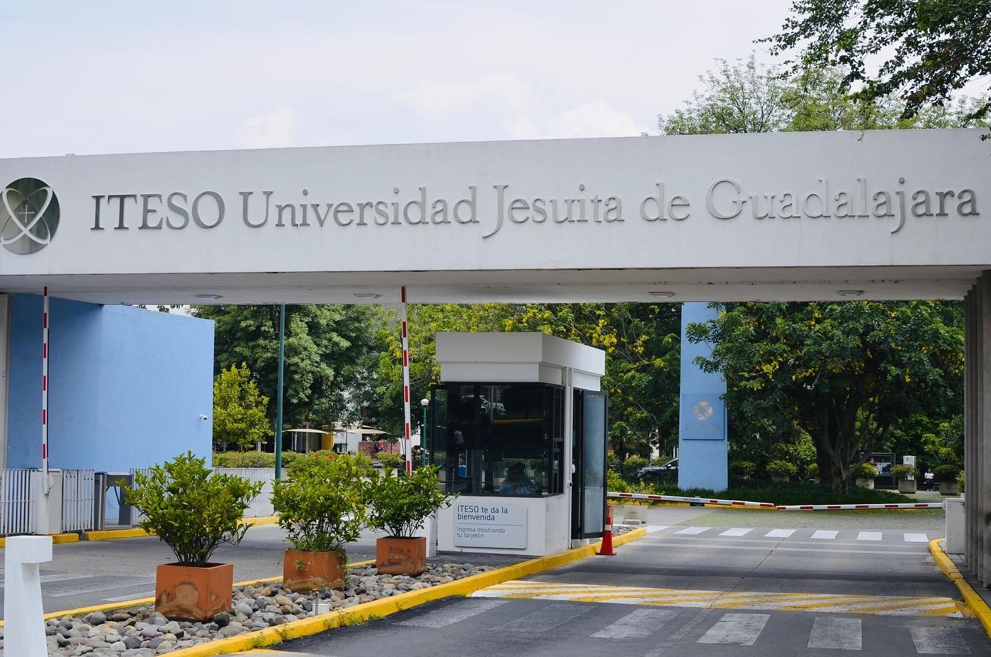 Ingang van ITESO Universidad in Guadalajara